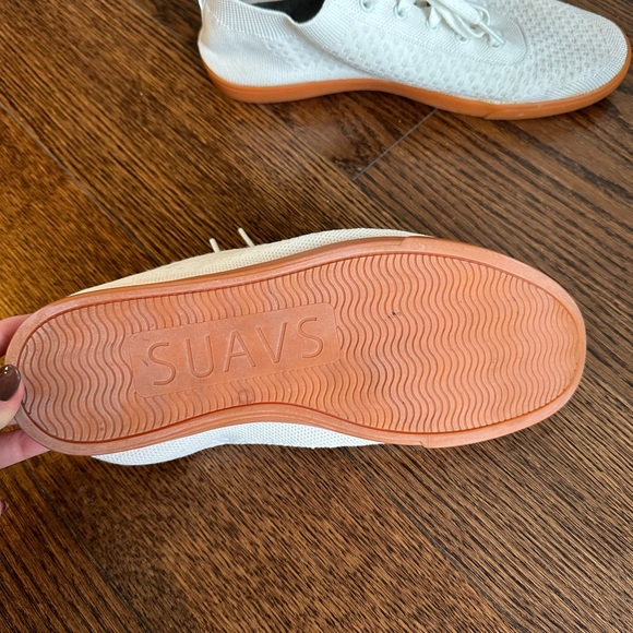 Men’s White Suavs Shoes - Picture 3 of 3